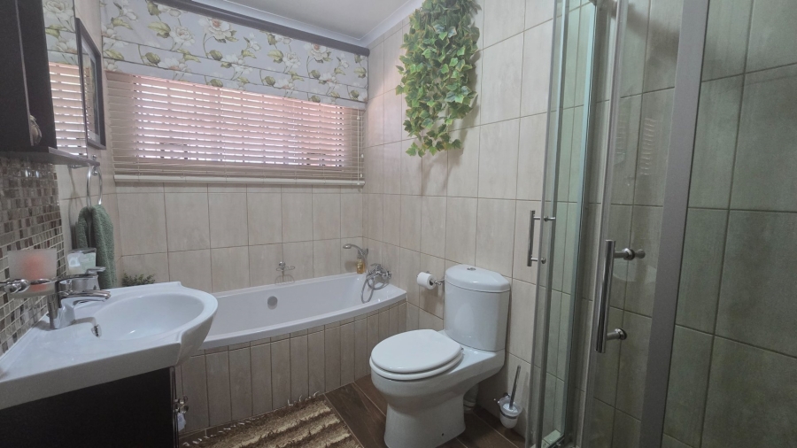 4 Bedroom Property for Sale in Safari Gardens North West
